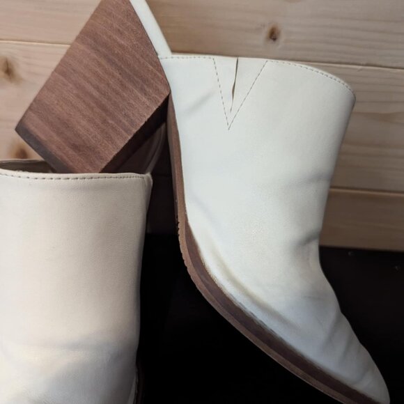 Abound Heels size 8M white upper 4" heel rubber soles multi use pointed toe - Picture 7 of 9